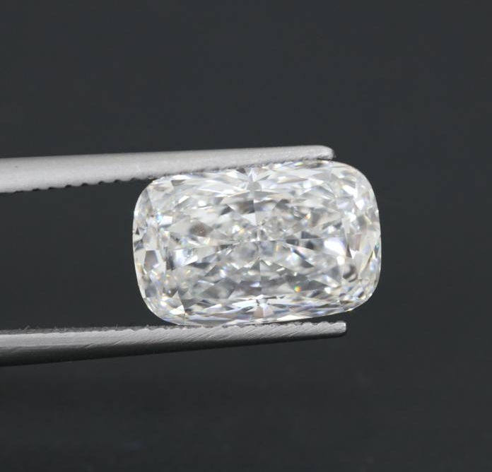 Бриллиант Лабораторный с огранкой Кушон, цвет E и чистотой VS1