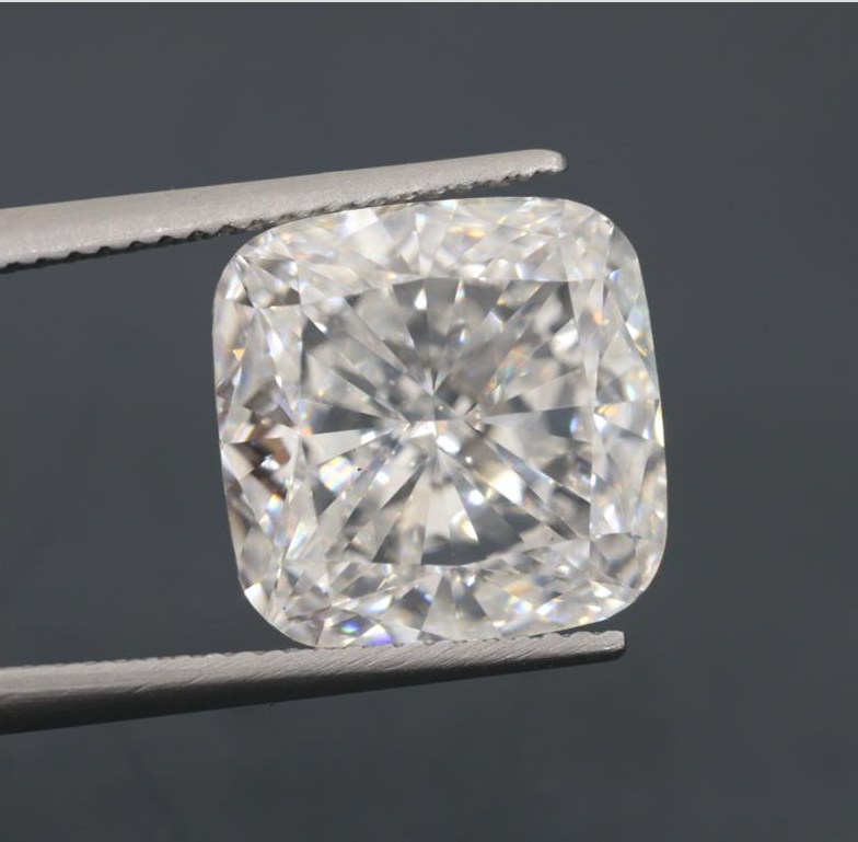 Diamond Lab-grown,  Cushion, Color E, Clarity VS1