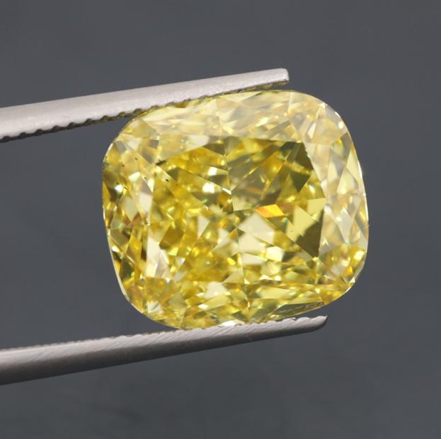 Бриллиант Лабораторный с огранкой Кушон, фантазийного цвета FANCY VIVID...