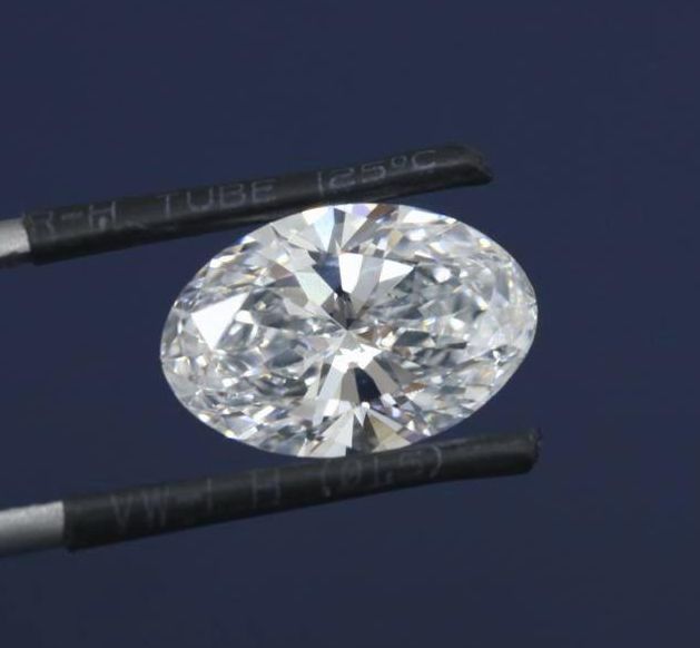 Diamond Lab-grown,  Oval, Color E, Clarity VS1