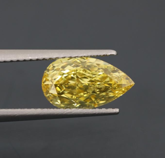 Lab-grown Diamond Pear, Fancy Vivid Yellow, VS1 clarity